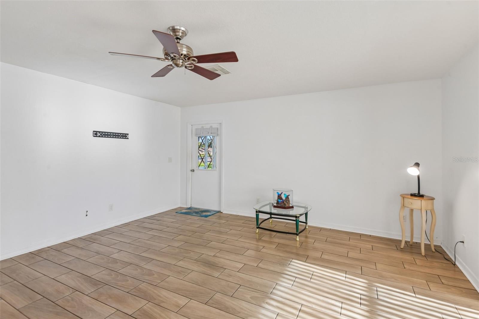 1907 CANTERBURY LN #4 — photo 5
