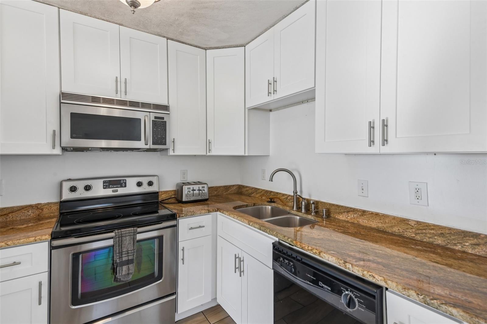 1907 CANTERBURY LN #4 — photo 11
