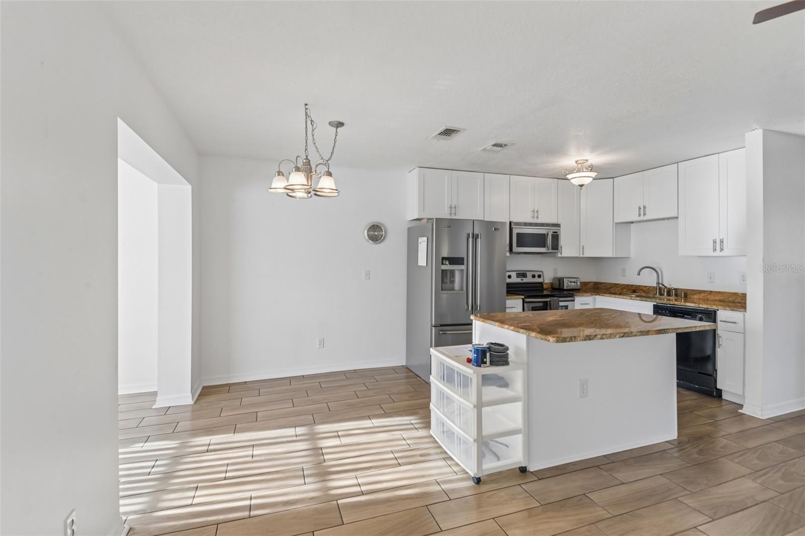 1907 CANTERBURY LN #4 — photo 7