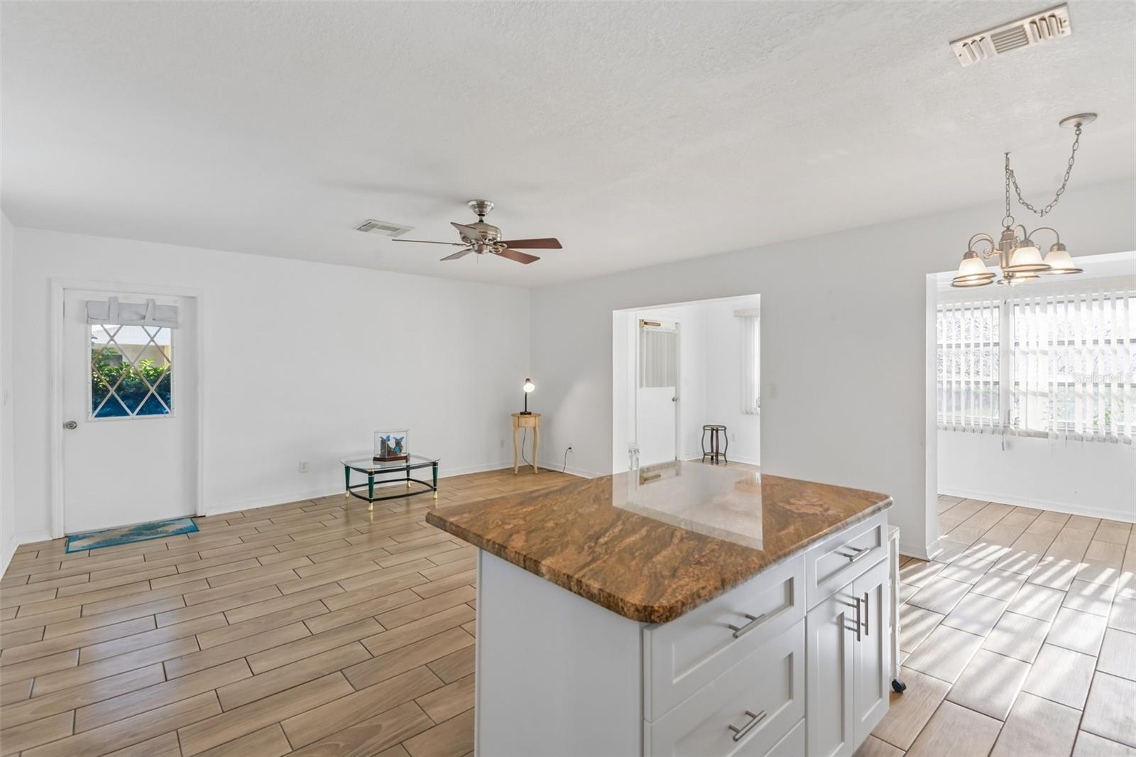 1907 CANTERBURY LN #4 — photo 12