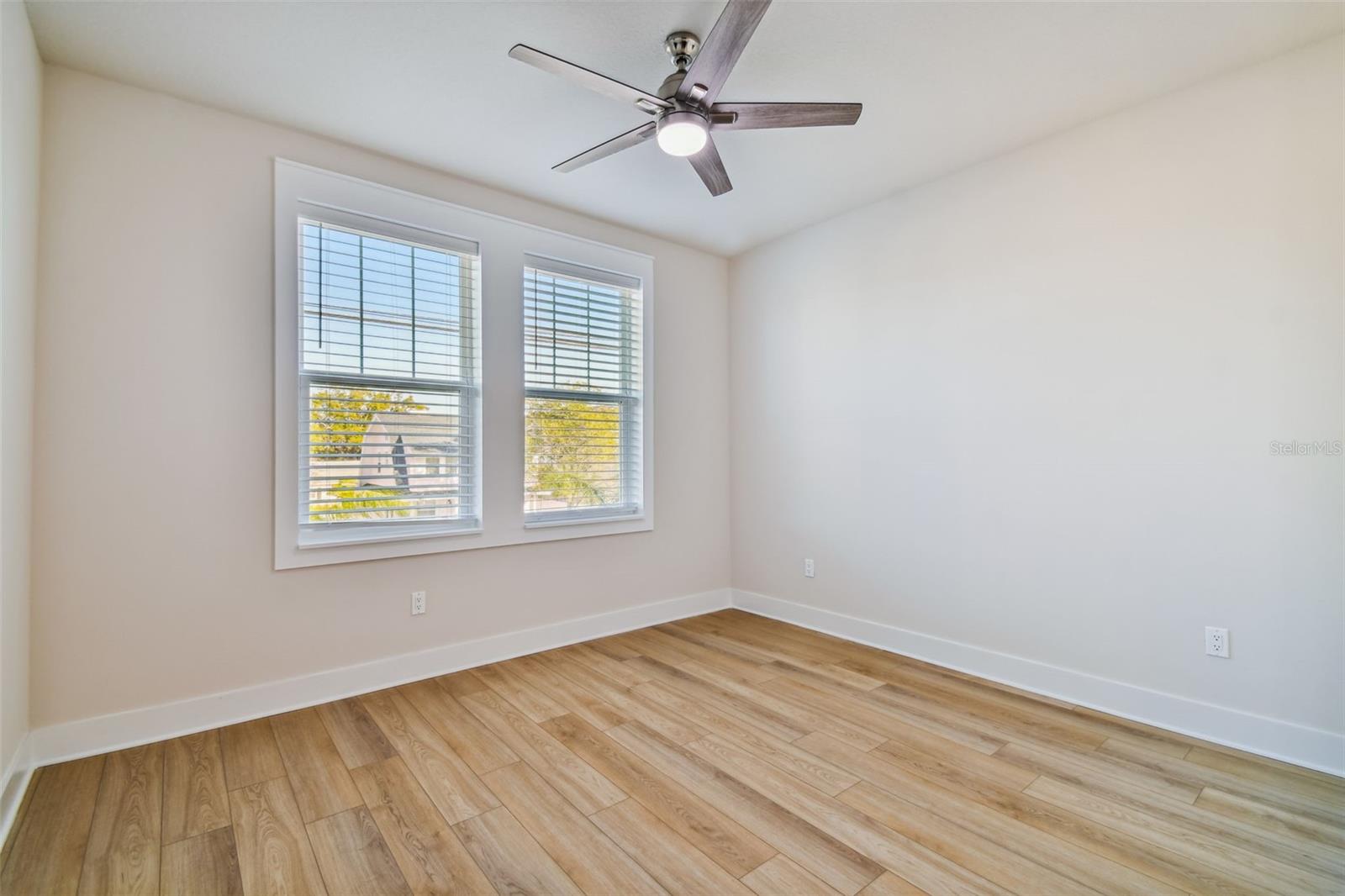407 FINN WAY — photo 37