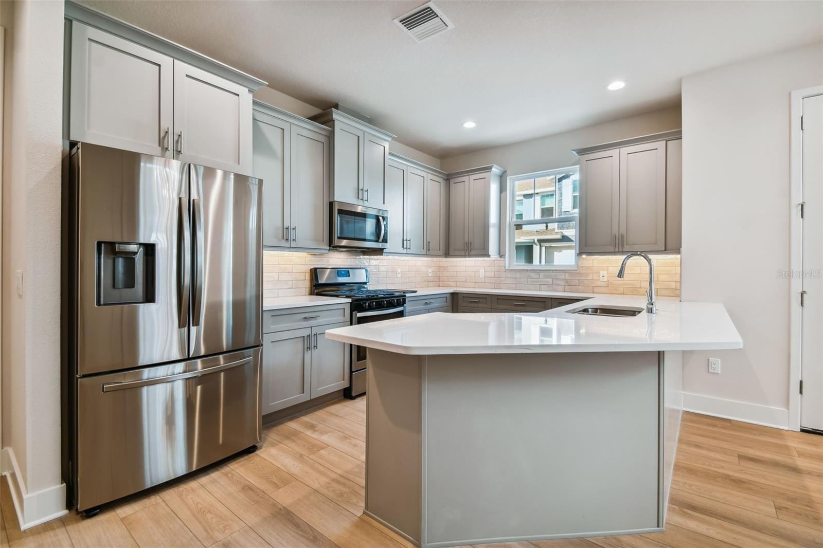 407 FINN WAY — photo 18
