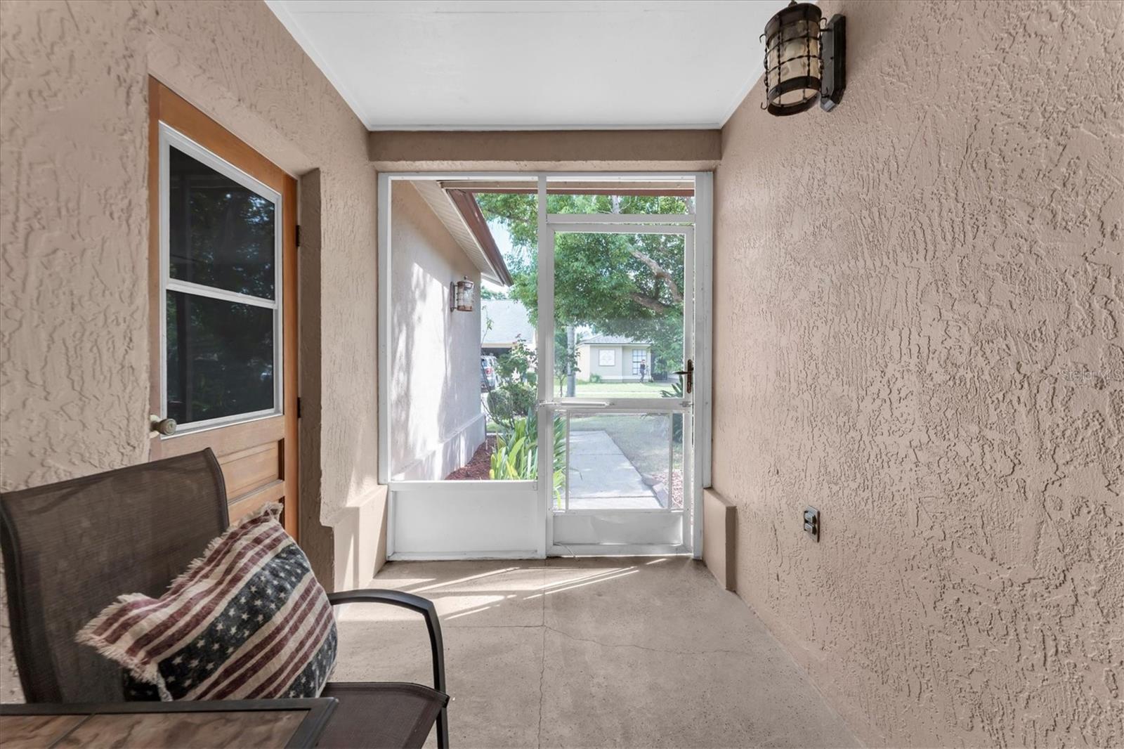 10833 LIVINGSTON DR — photo 33