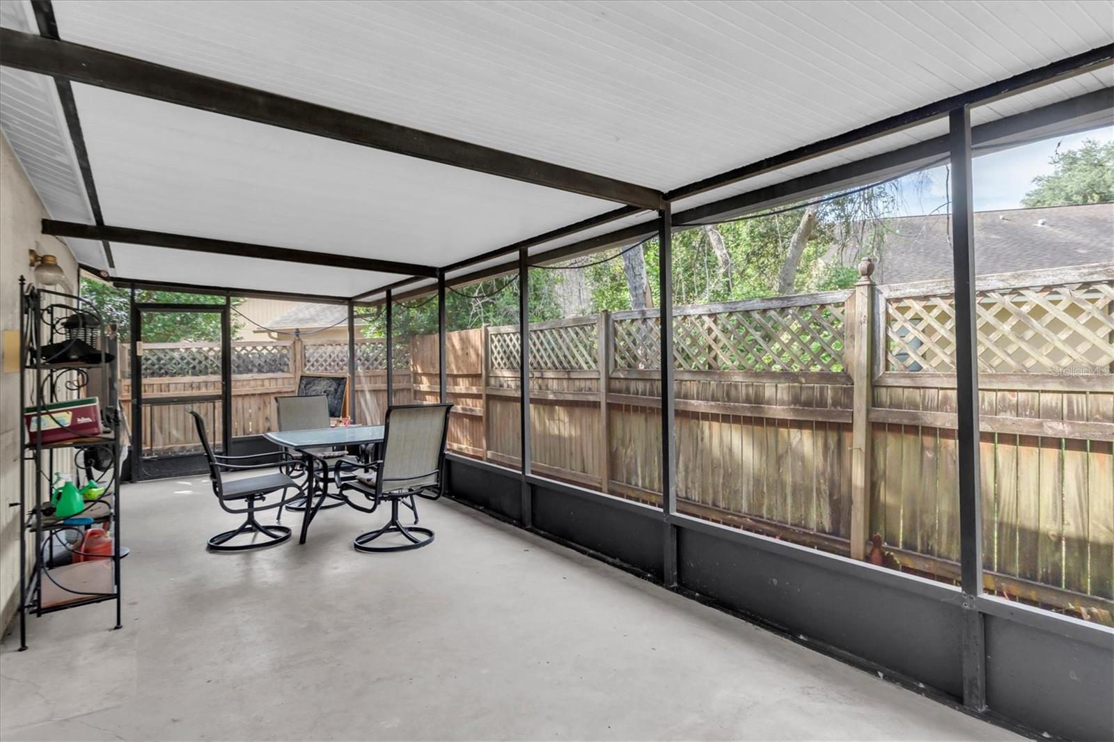 10833 LIVINGSTON DR — photo 32