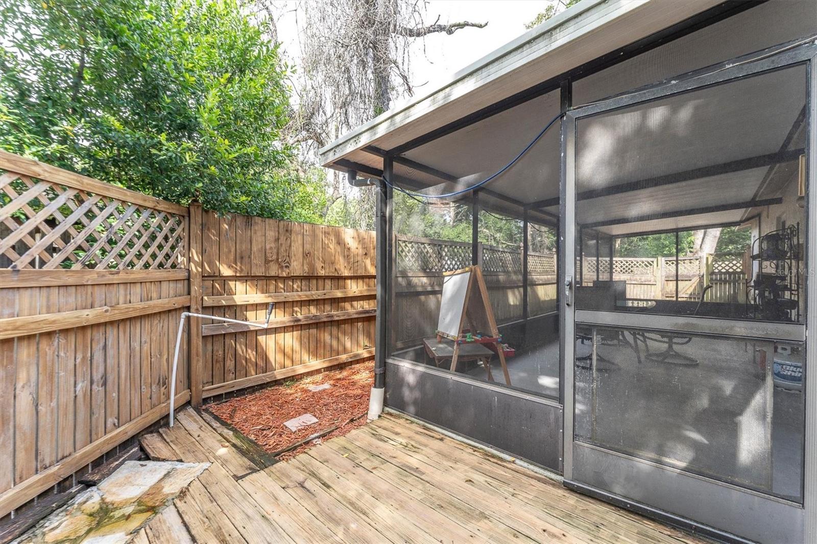 10833 LIVINGSTON DR — photo 34