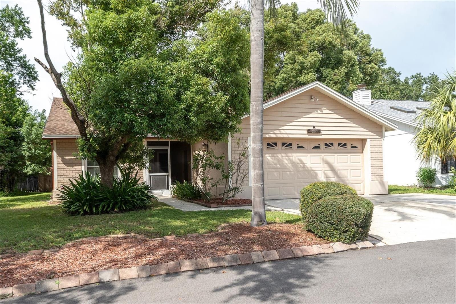 10833 LIVINGSTON DR — photo 36