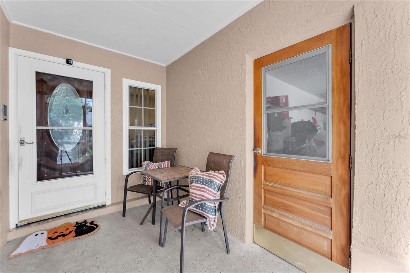10833 LIVINGSTON DR — photo 3