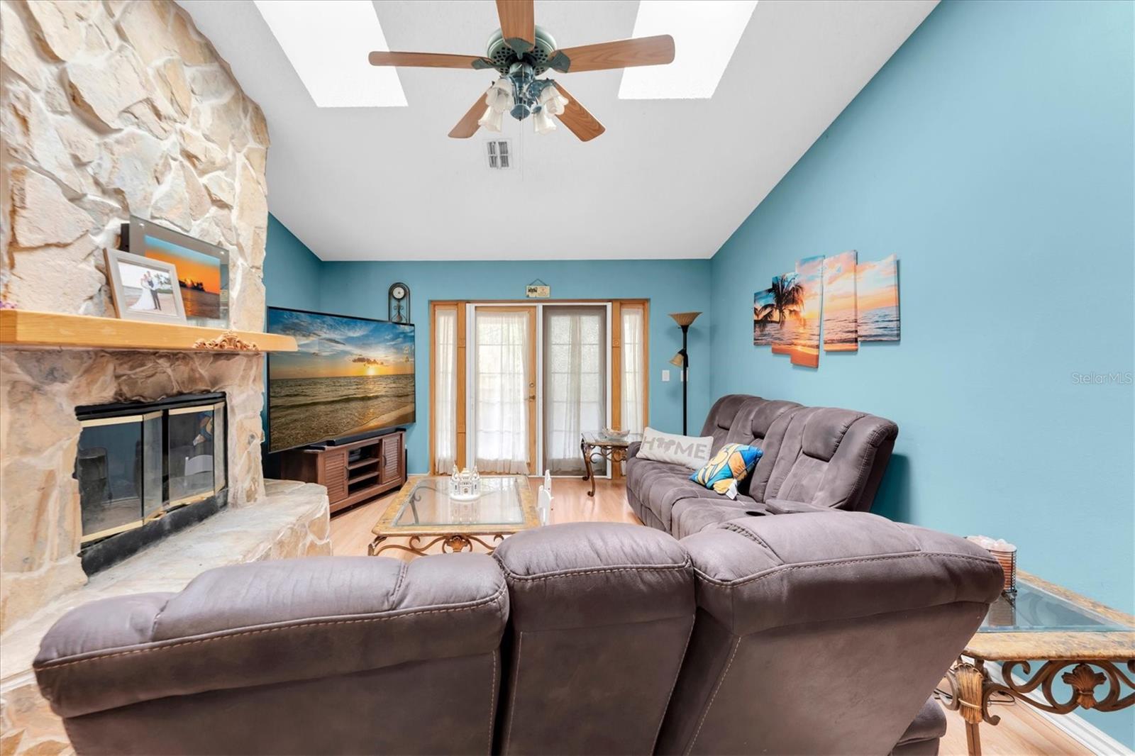 10833 LIVINGSTON DR — photo 6
