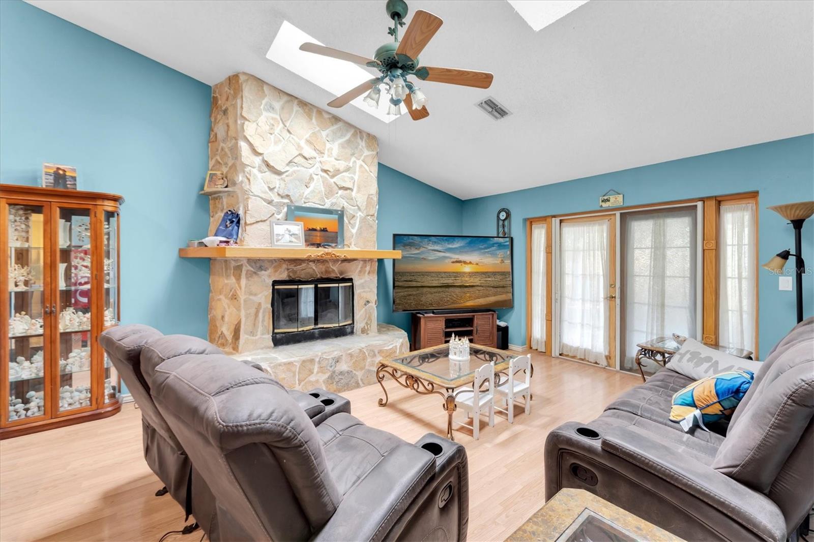 10833 LIVINGSTON DR — photo 7