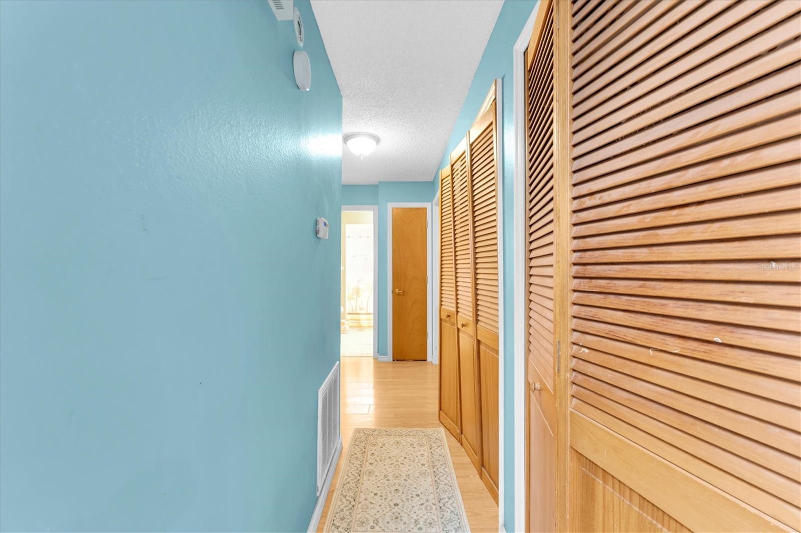 10833 LIVINGSTON DR — photo 5