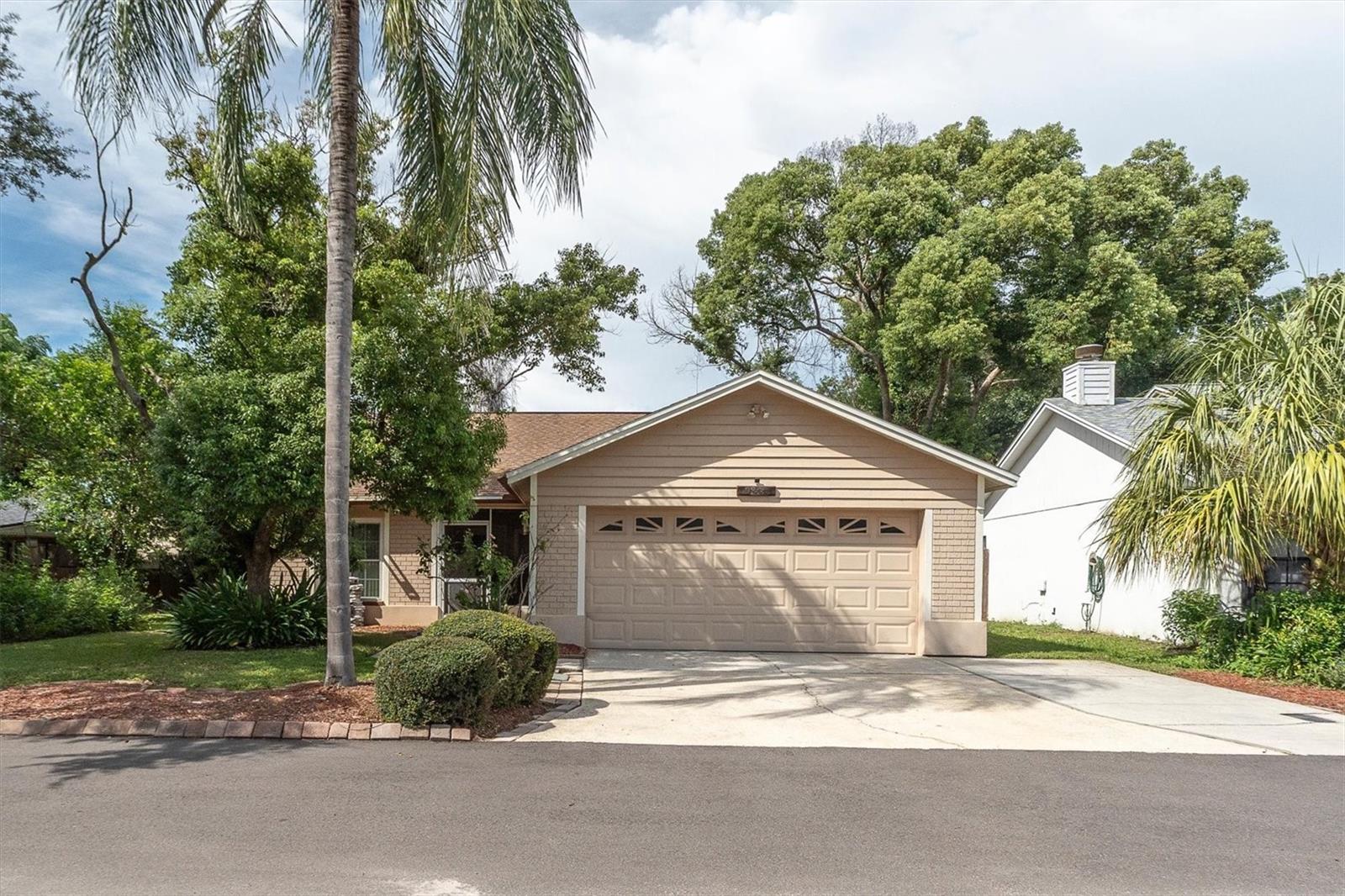 10833 LIVINGSTON DR — photo 37