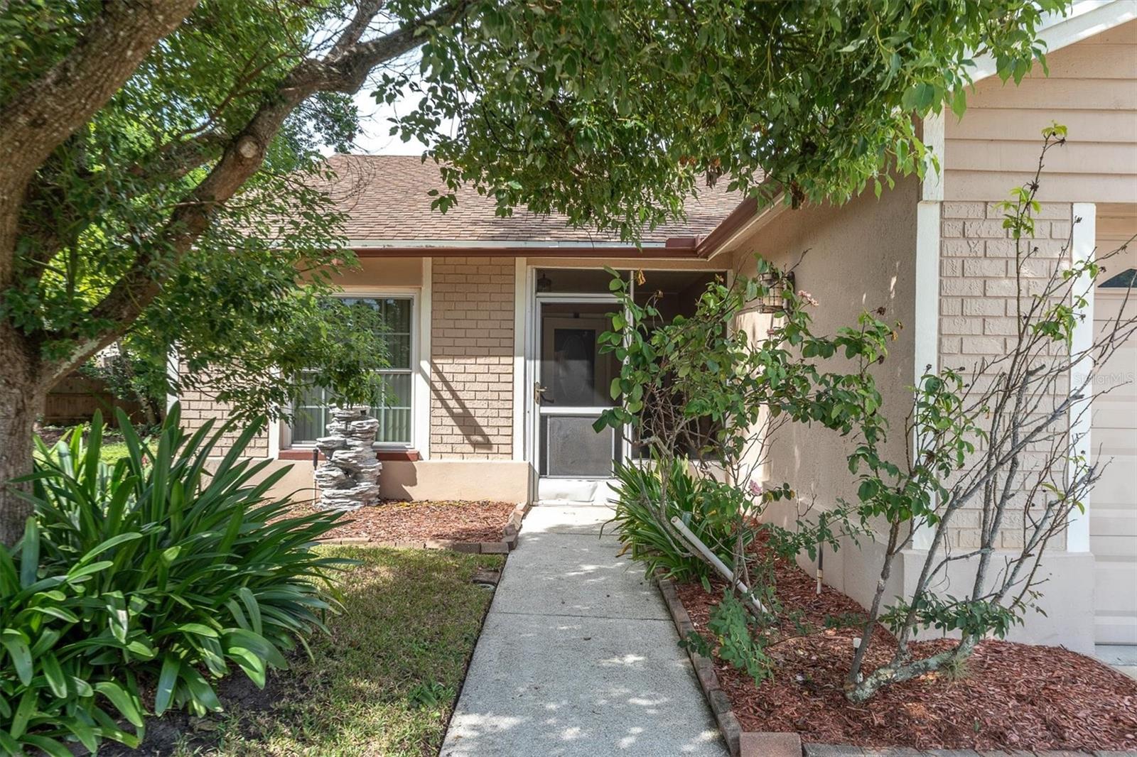 10833 LIVINGSTON DR — photo 2