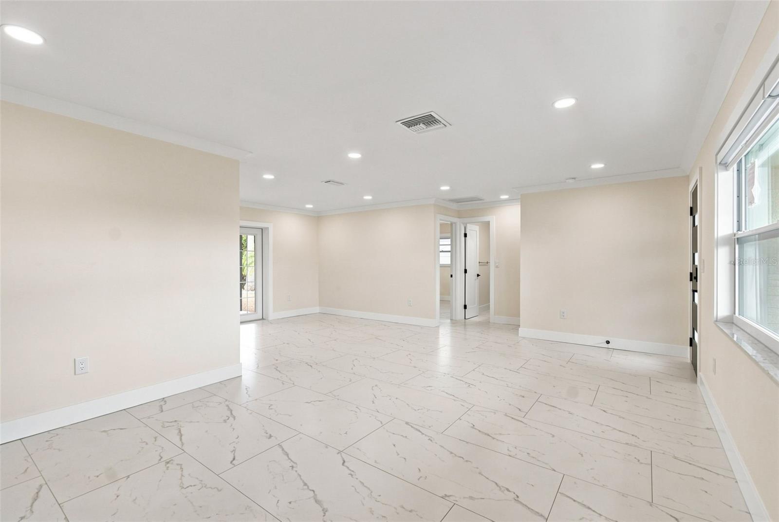 3915 HEADSAIL DR — photo 8