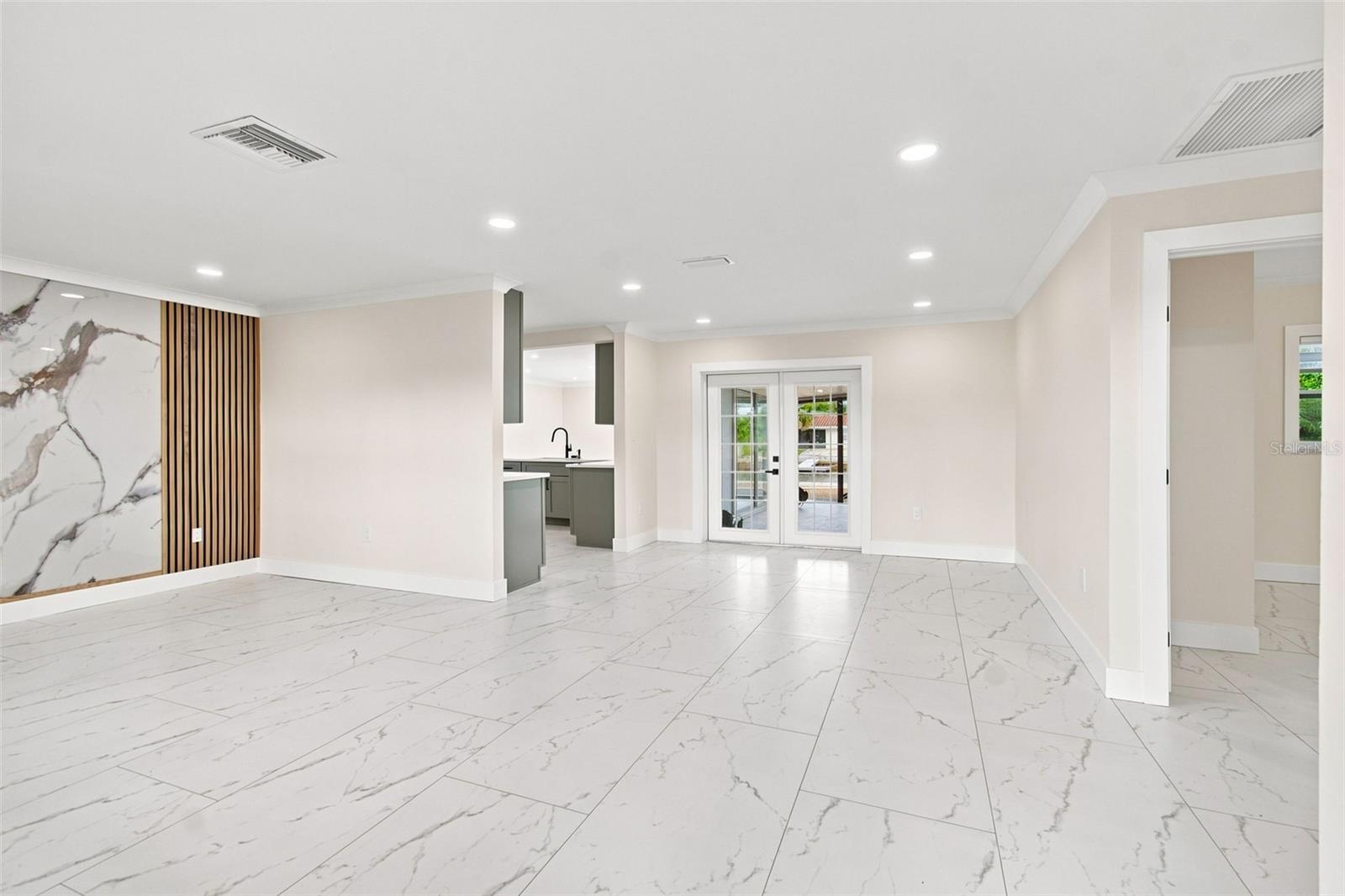 3915 HEADSAIL DR — photo 5