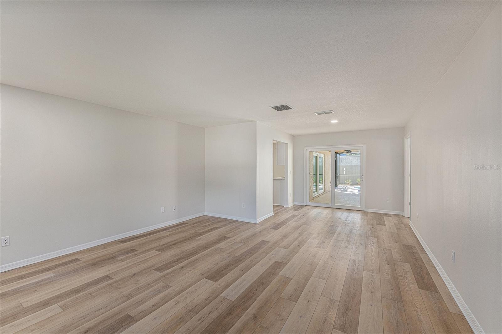 3058 HIDDEN HILLS DR — photo 3