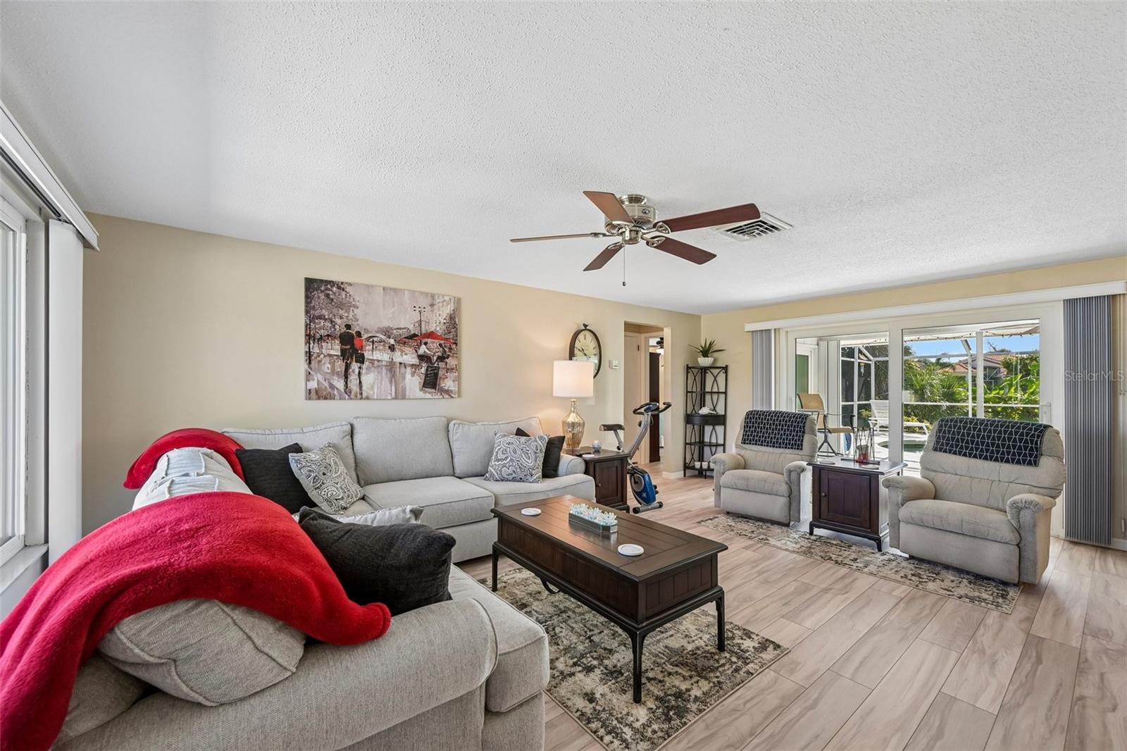 106 ALGIERS DR — photo 4
