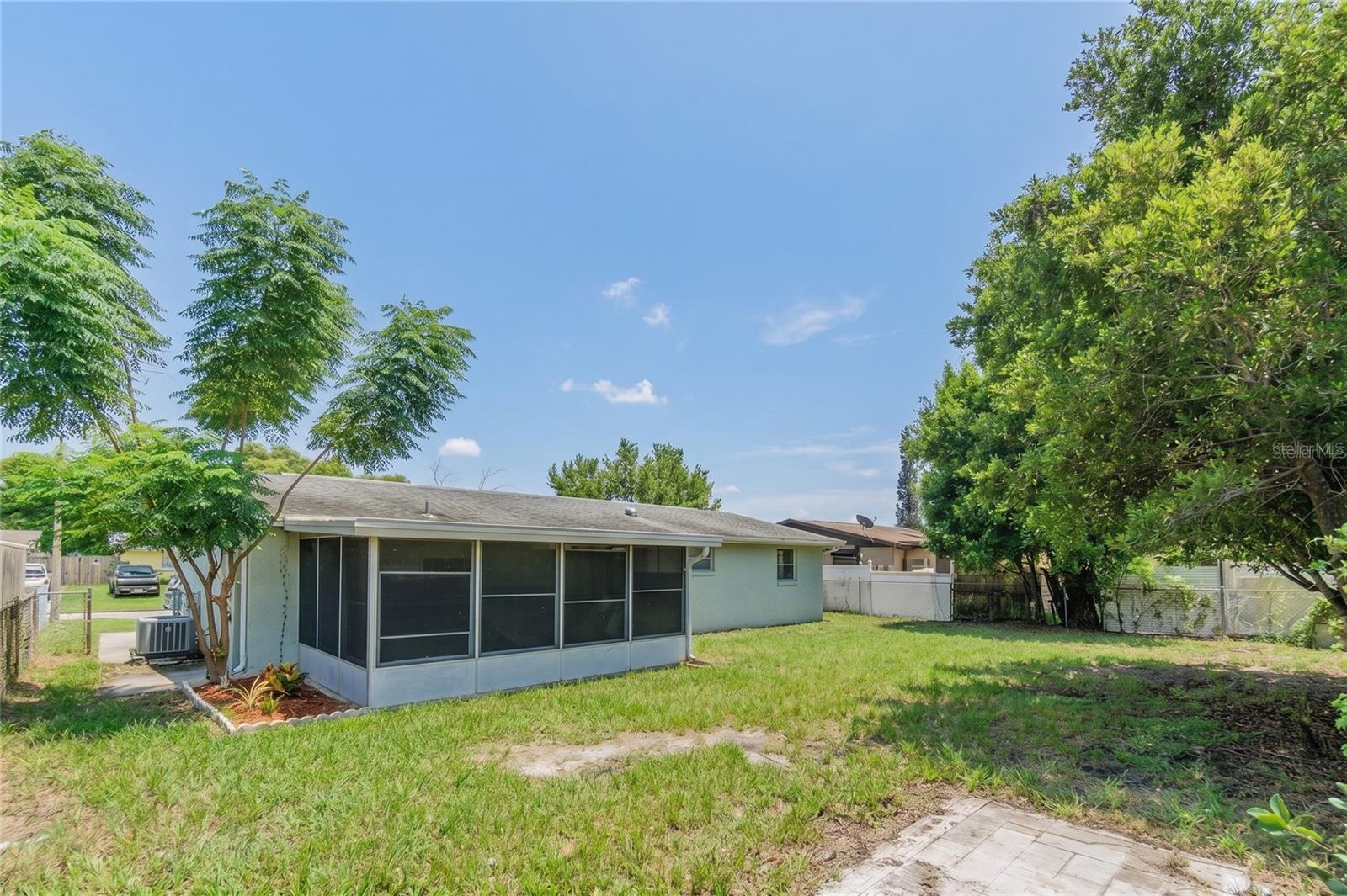 4901 DAPHNE ST — photo 3