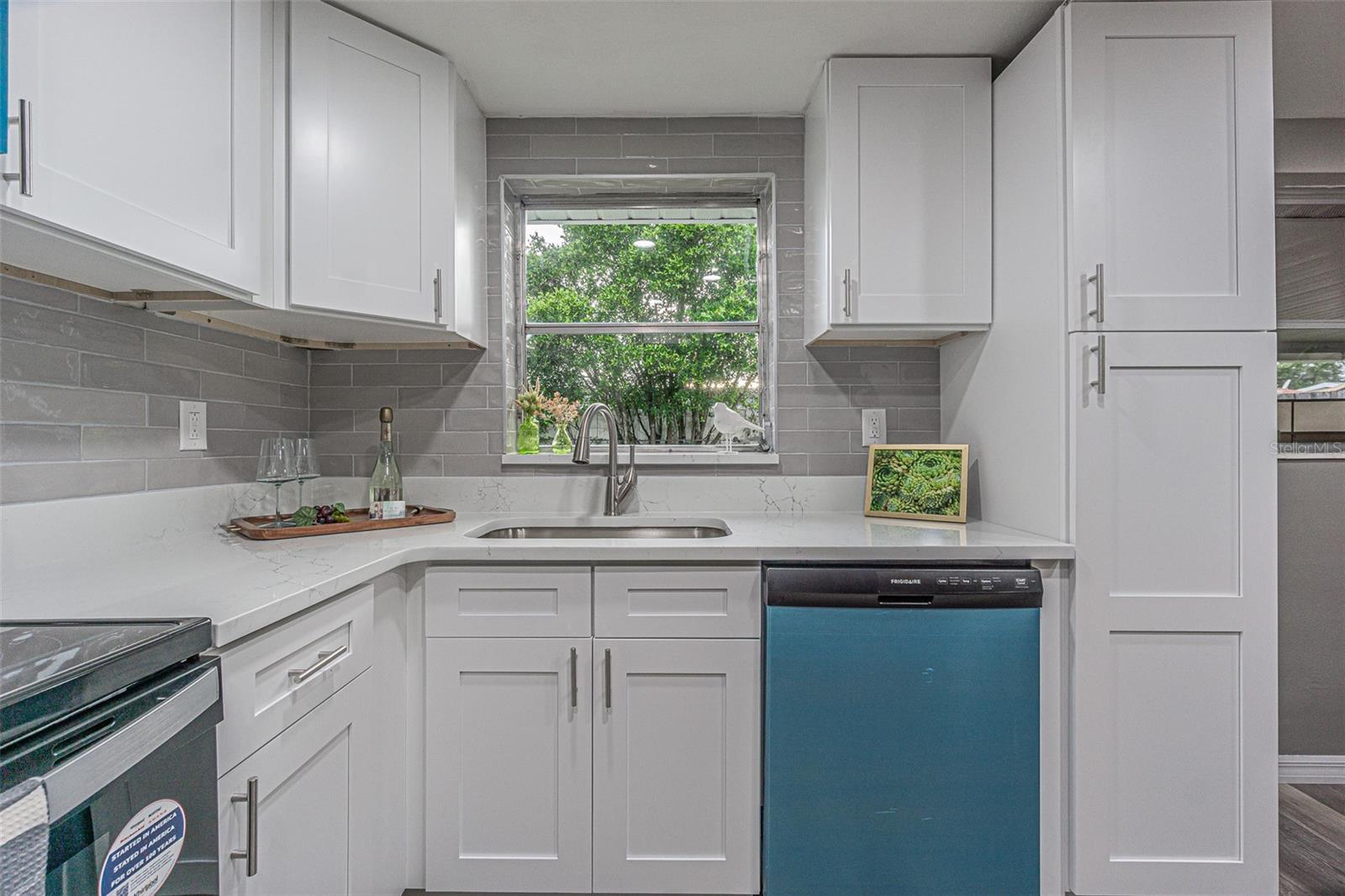 4901 DAPHNE ST — photo 10