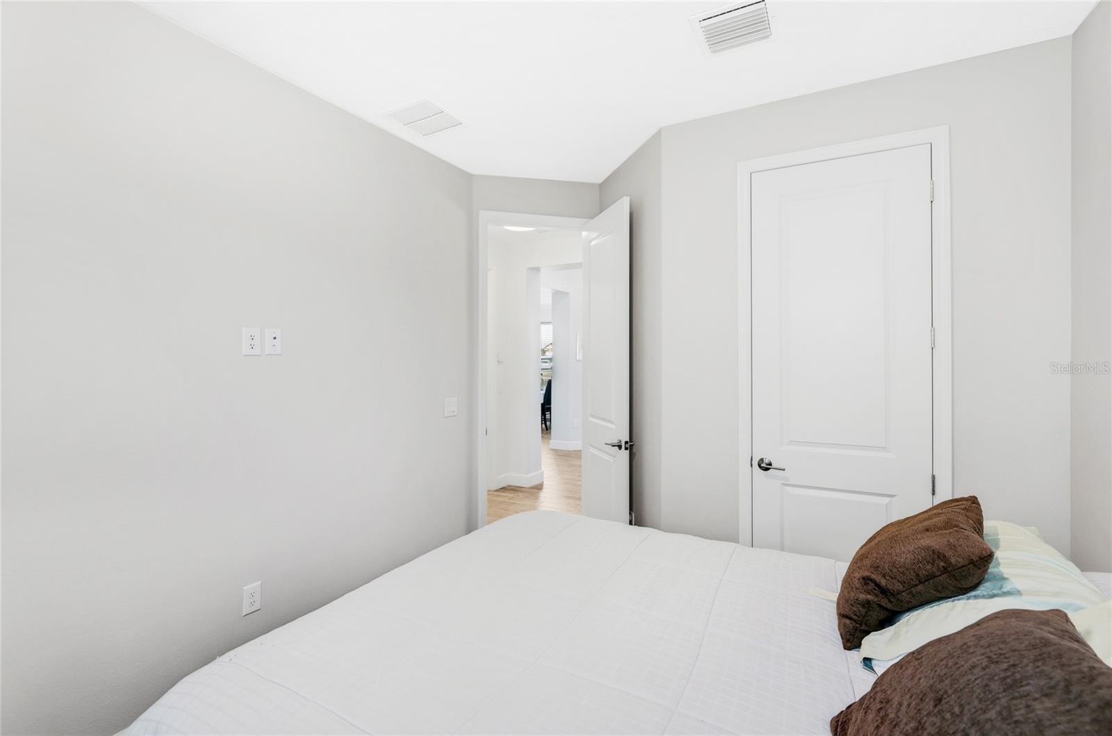 11160 FIELDSTONE DR — photo 32