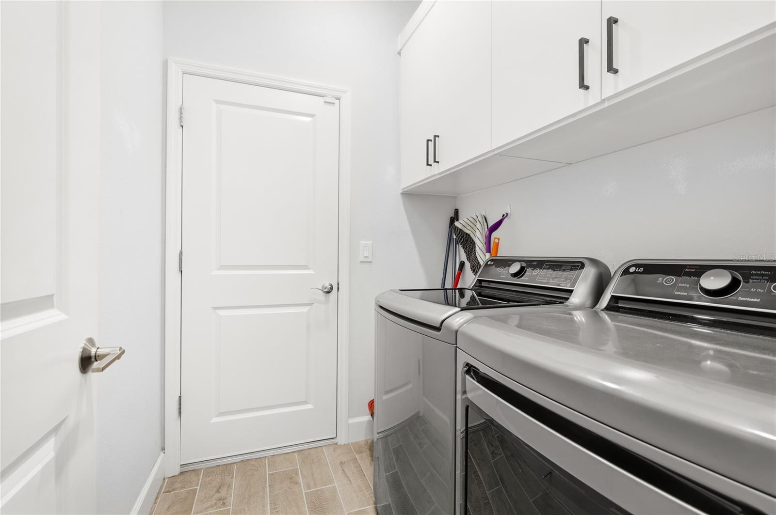 11160 FIELDSTONE DR — photo 36