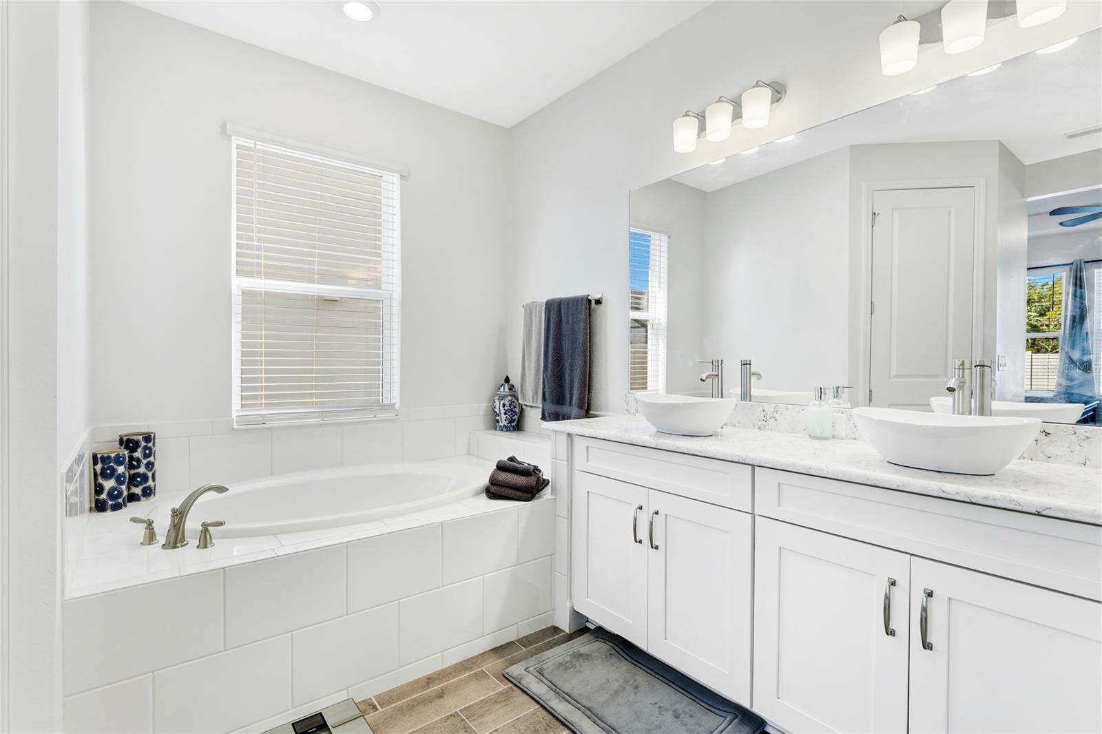 11160 FIELDSTONE DR — photo 26