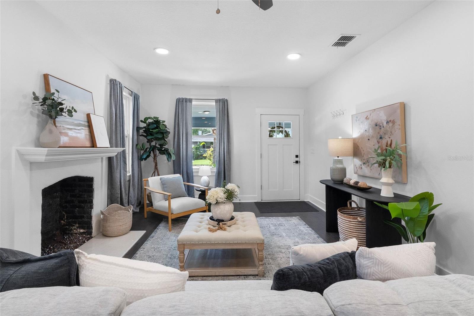 415 W AMELIA AVE — photo 4