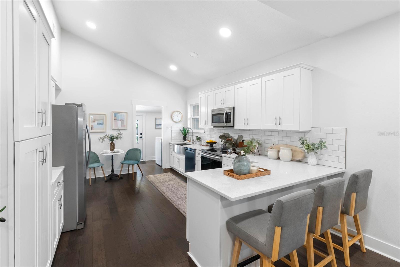 415 W AMELIA AVE — photo 16