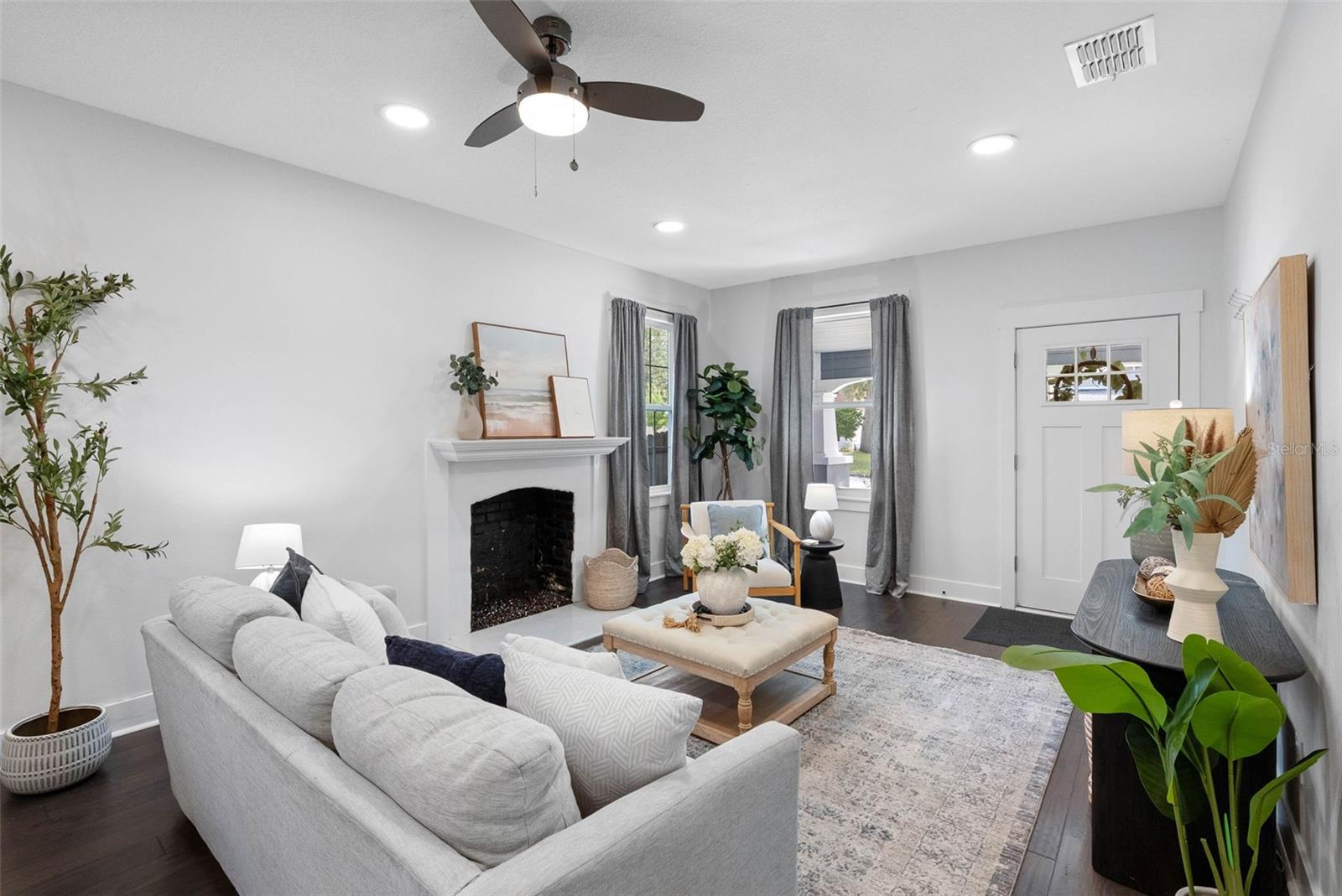 415 W AMELIA AVE — photo 5