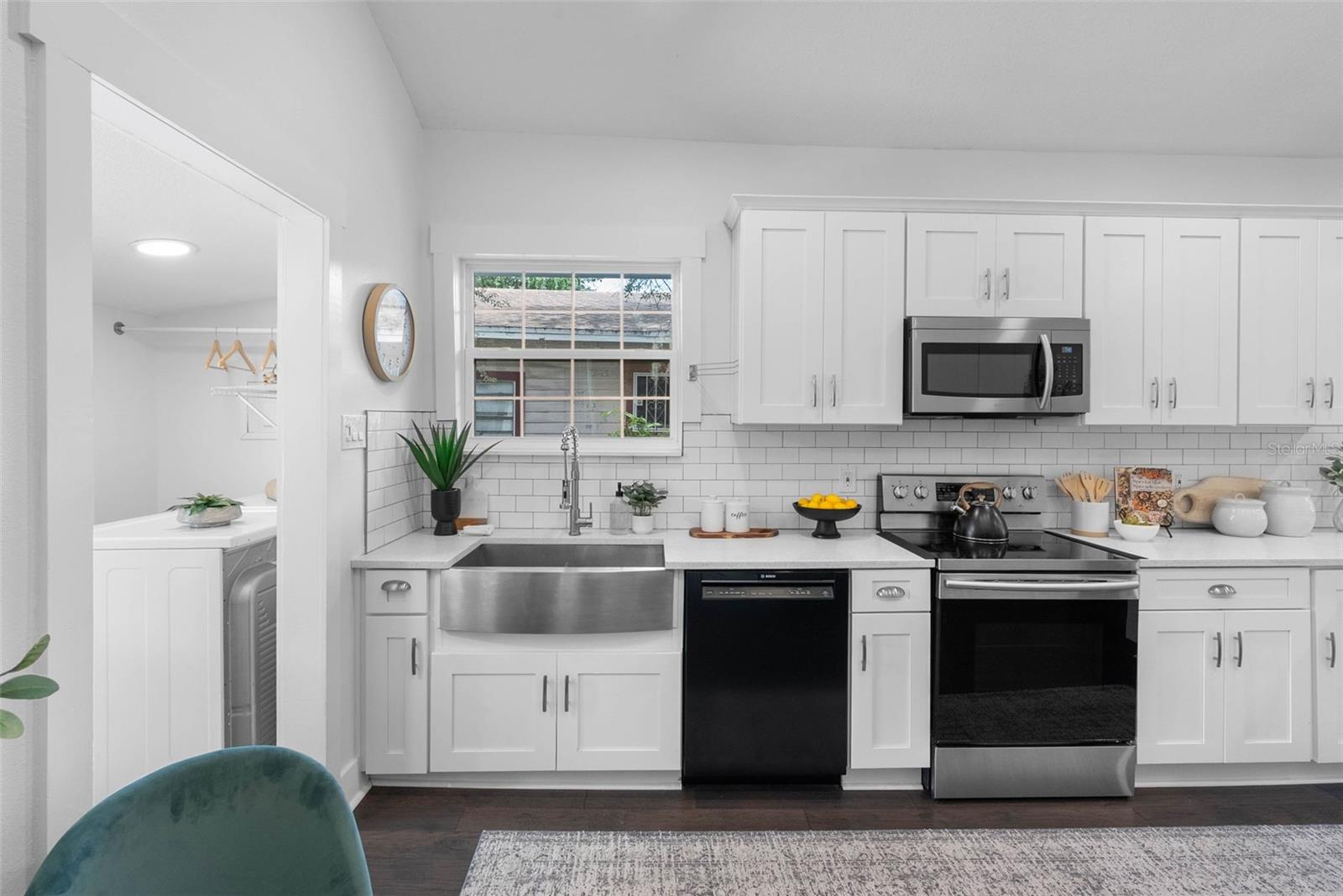 415 W AMELIA AVE — photo 12
