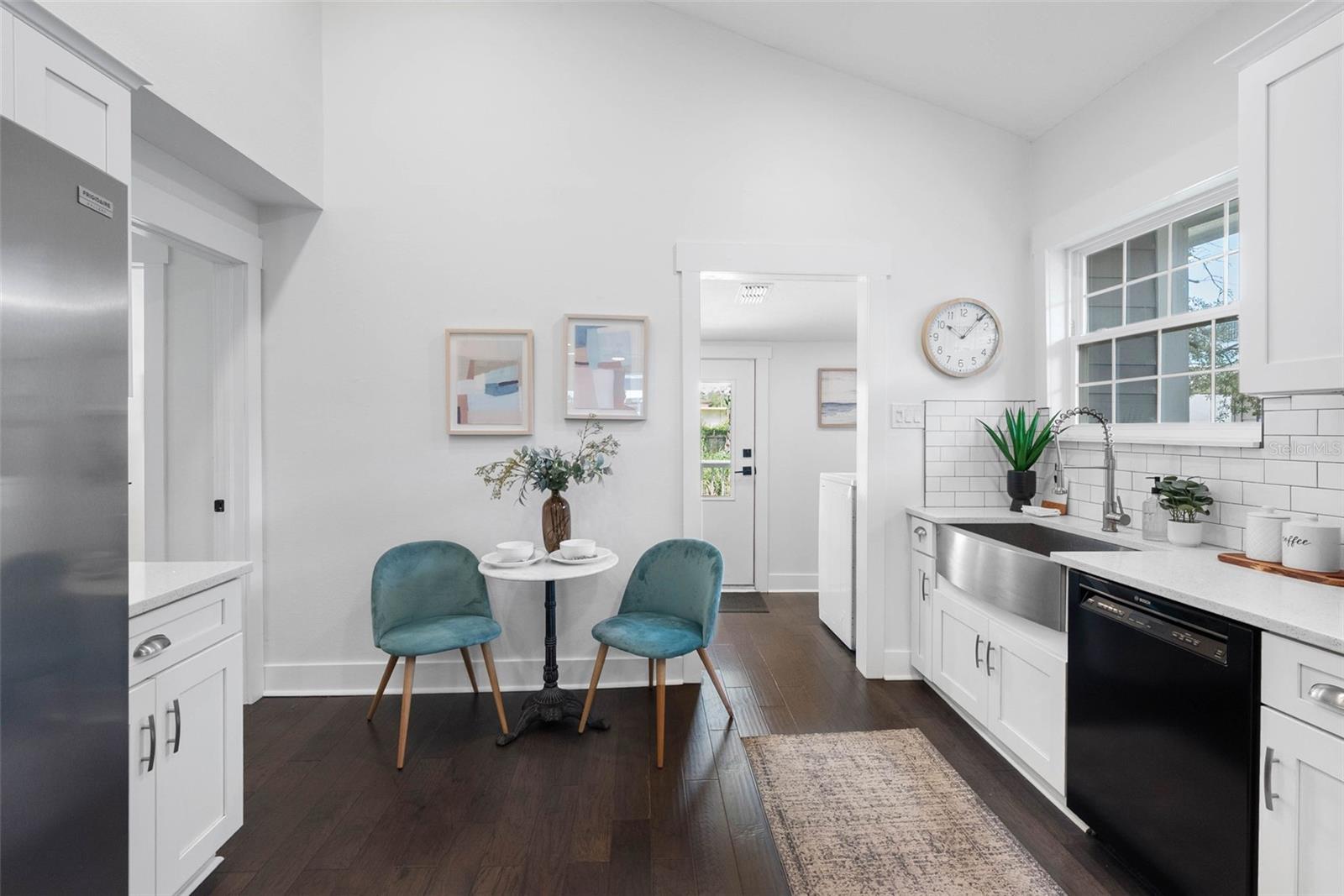 415 W AMELIA AVE — photo 13