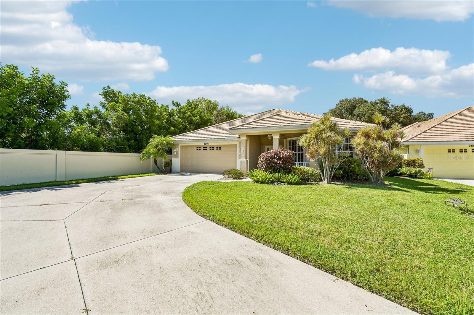 2891 WHISPERING PINE LN — photo 2