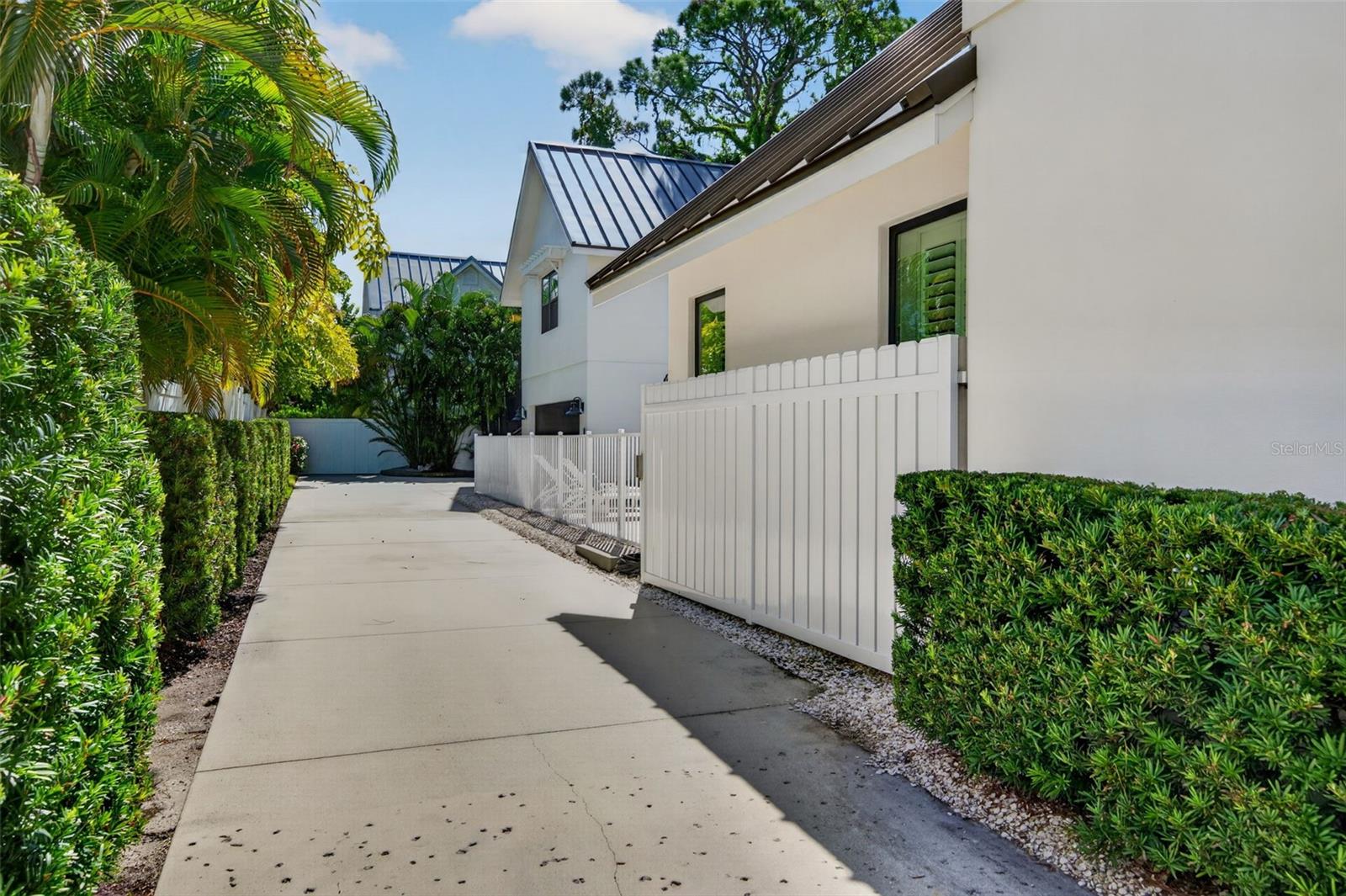 515 S OSPREY AVE — photo 52