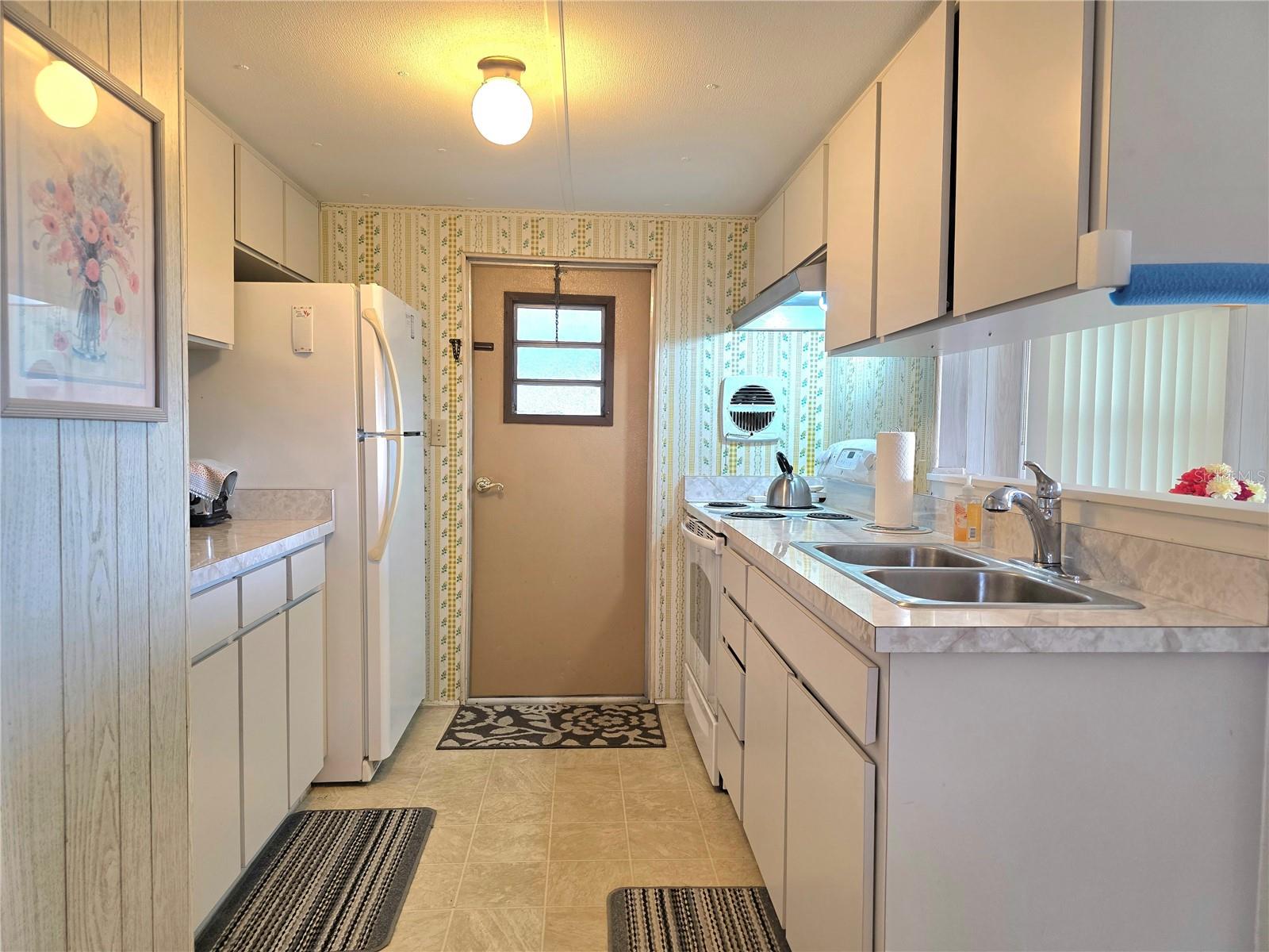37048 LOIS AVE — photo 7