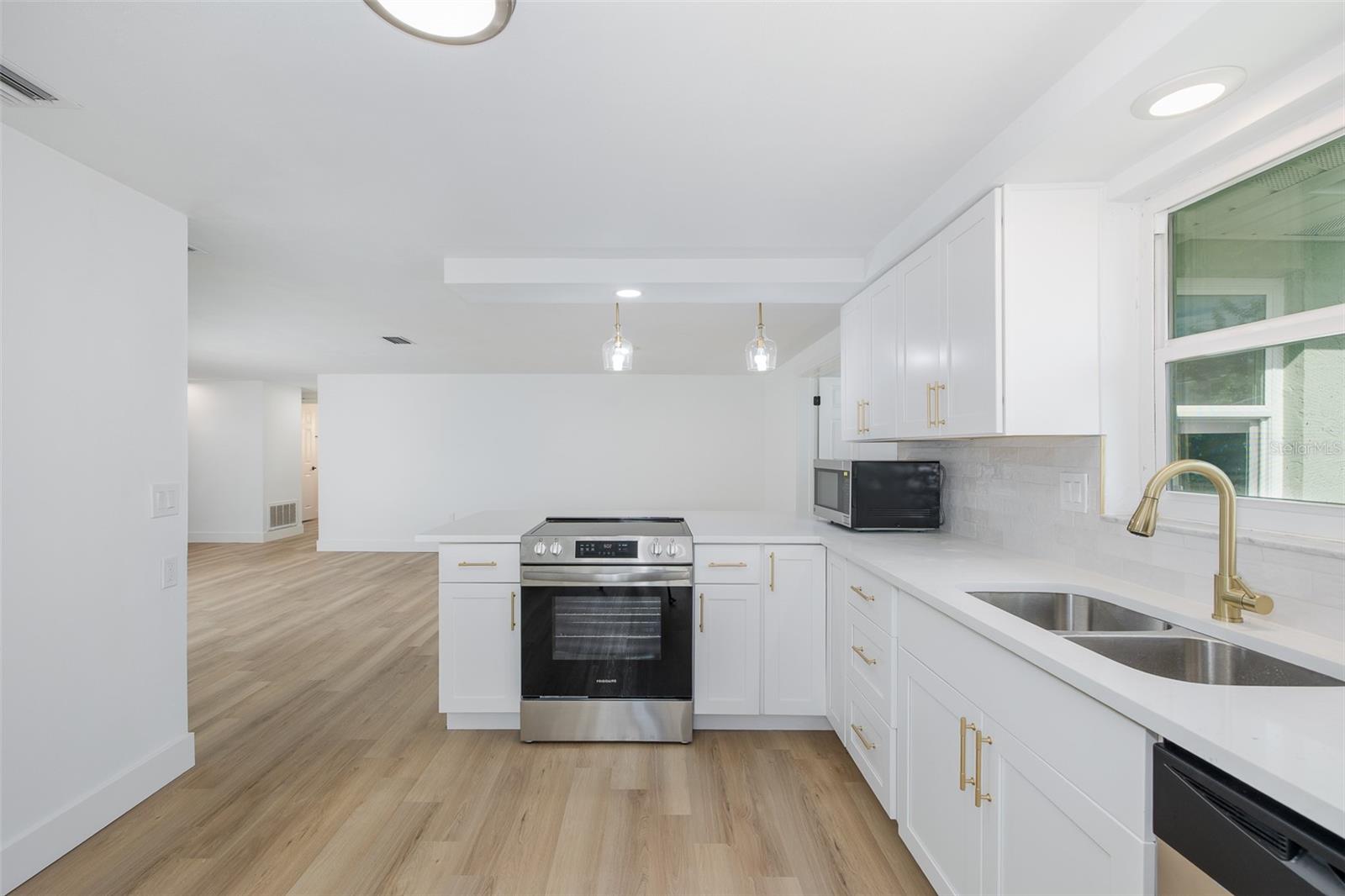 7641 JUDITH CRES — photo 18