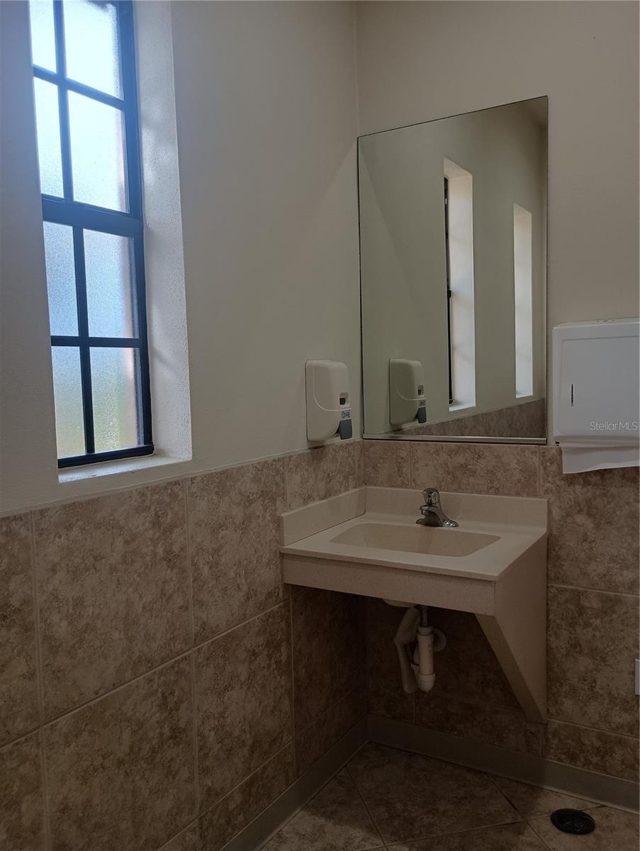 1328 THORNAPPLE DR — photo 39