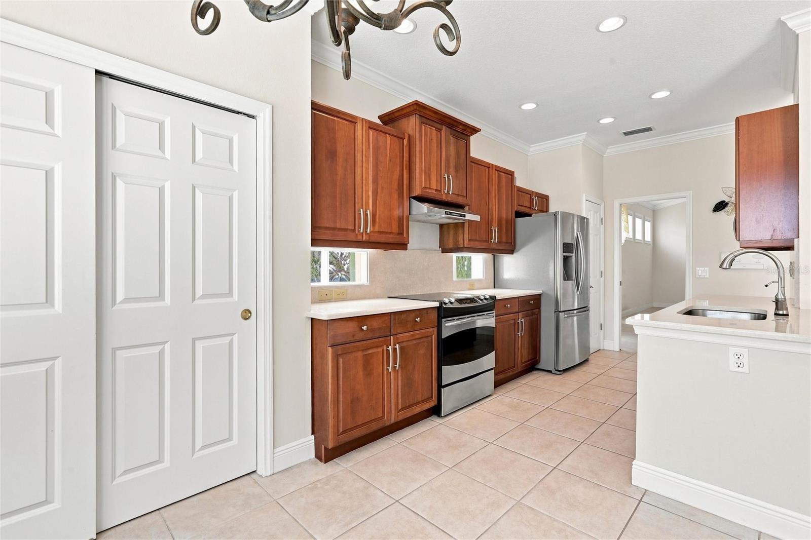1328 THORNAPPLE DR — photo 13