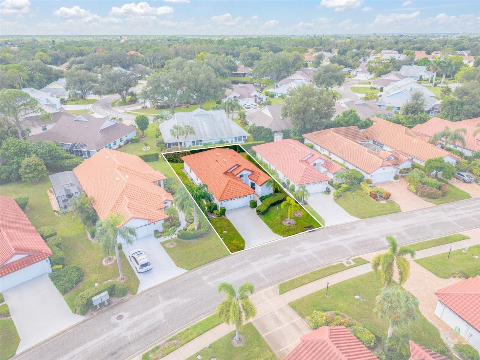 924 HARBOR TOWN DR — photo 40
