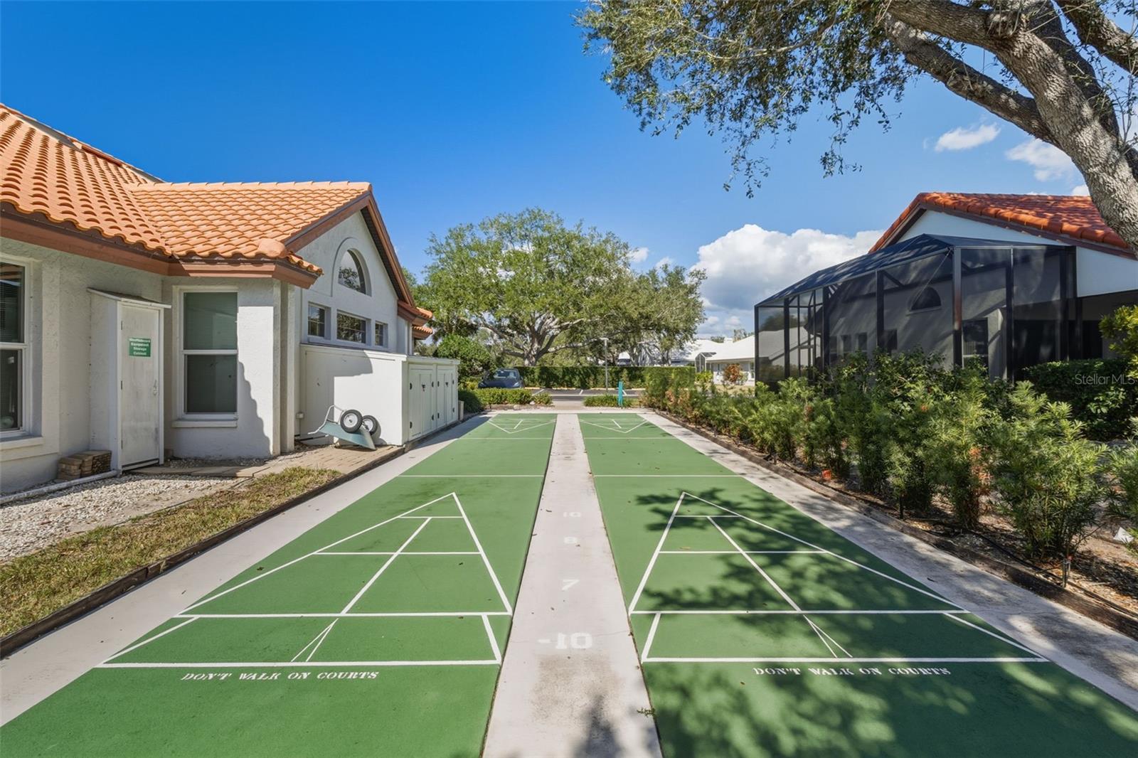 924 HARBOR TOWN DR — photo 45
