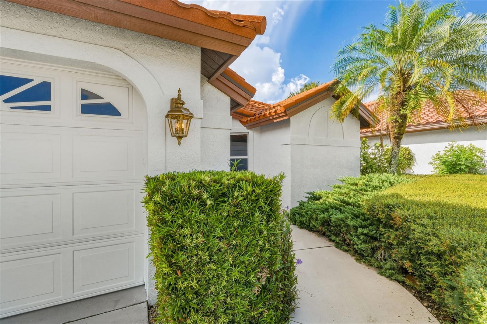 924 HARBOR TOWN DR — photo 2