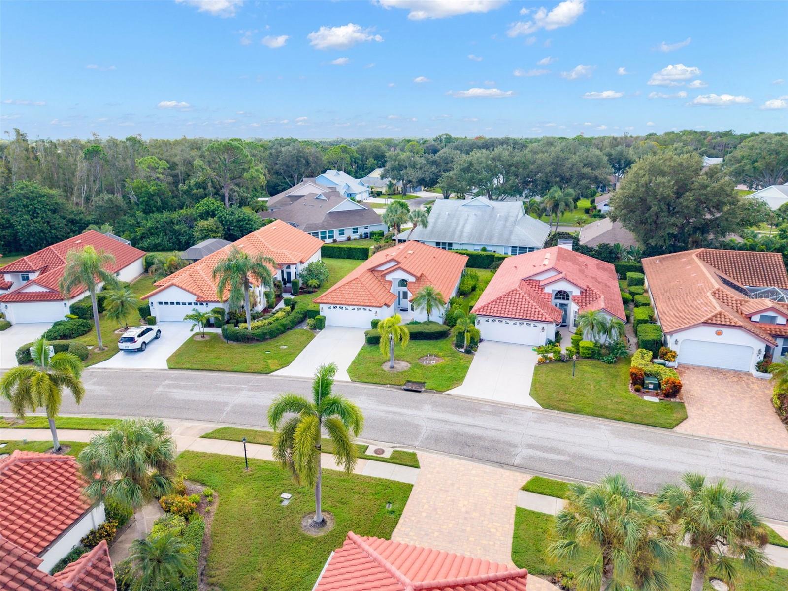 924 HARBOR TOWN DR — photo 39