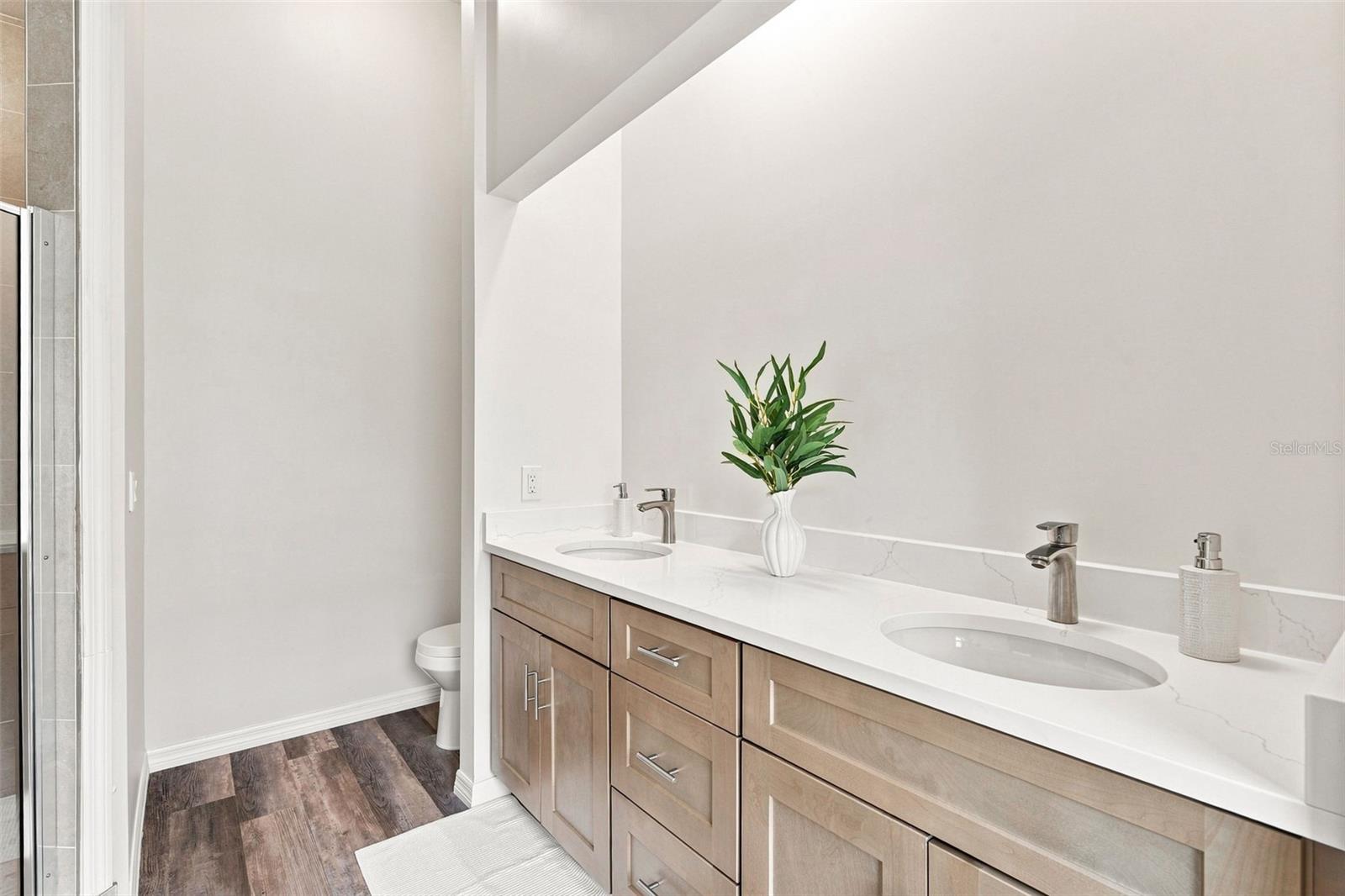 924 HARBOR TOWN DR — photo 23