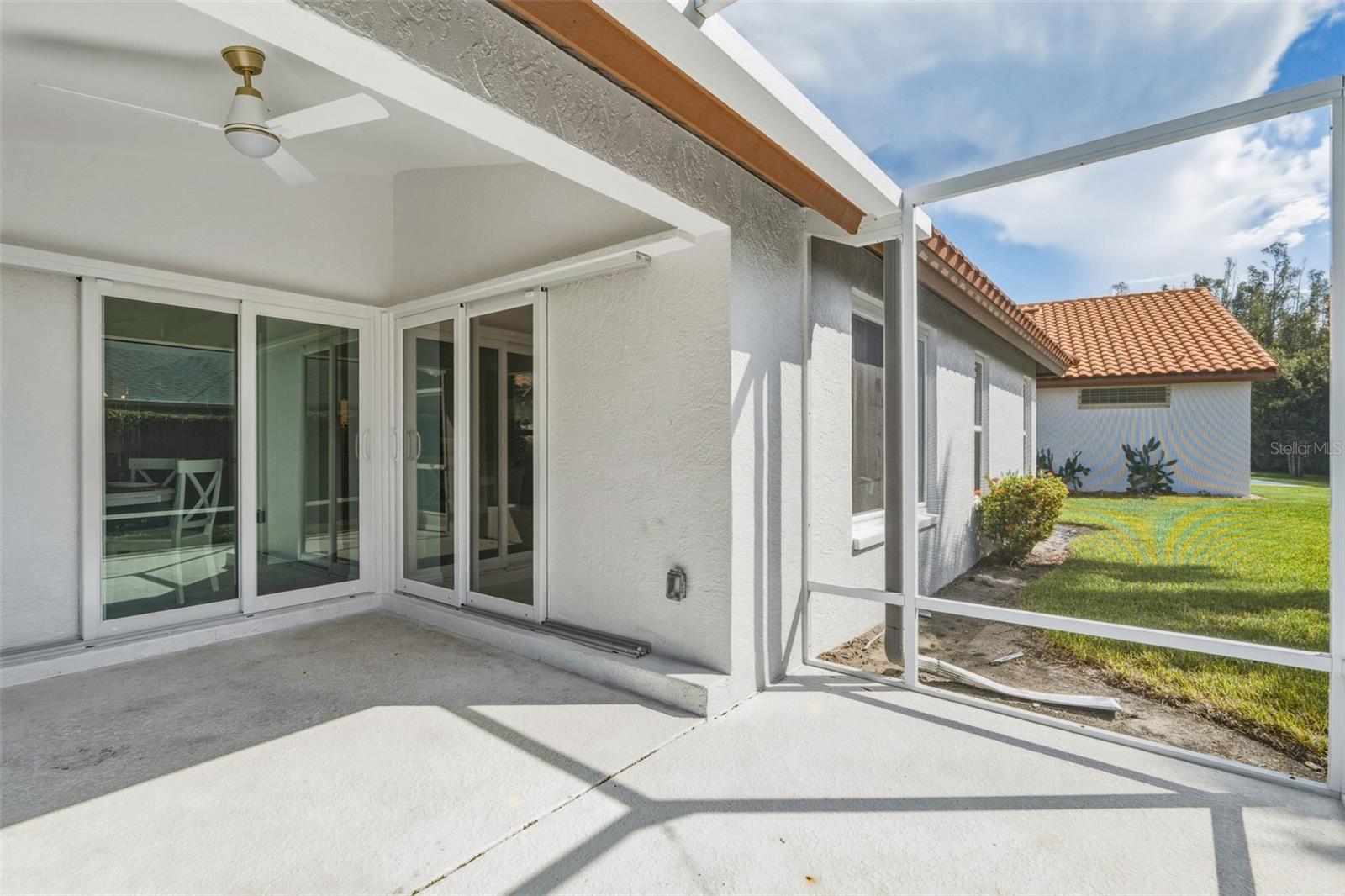 924 HARBOR TOWN DR — photo 32