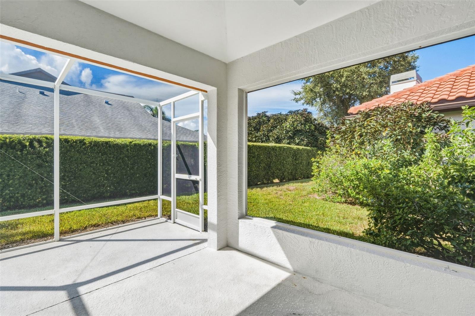 924 HARBOR TOWN DR — photo 33