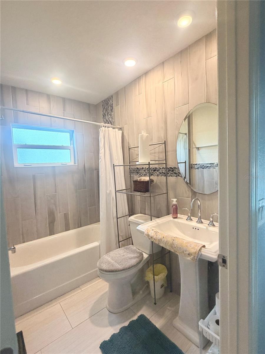1521 FOXCROFT DR W — photo 20