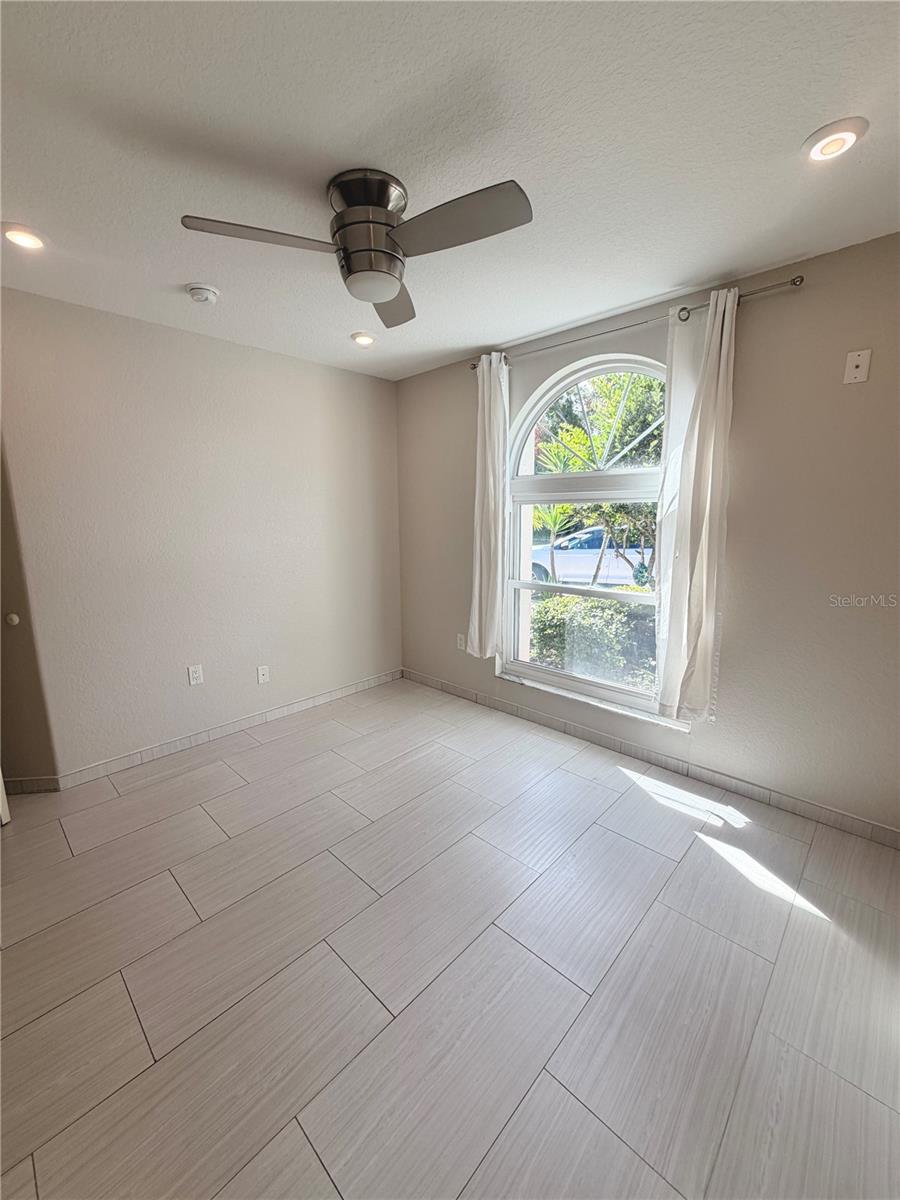 1521 FOXCROFT DR W — photo 18