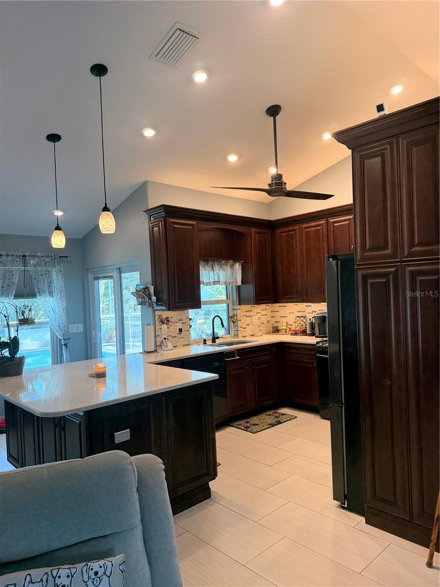 1521 FOXCROFT DR W — photo 10