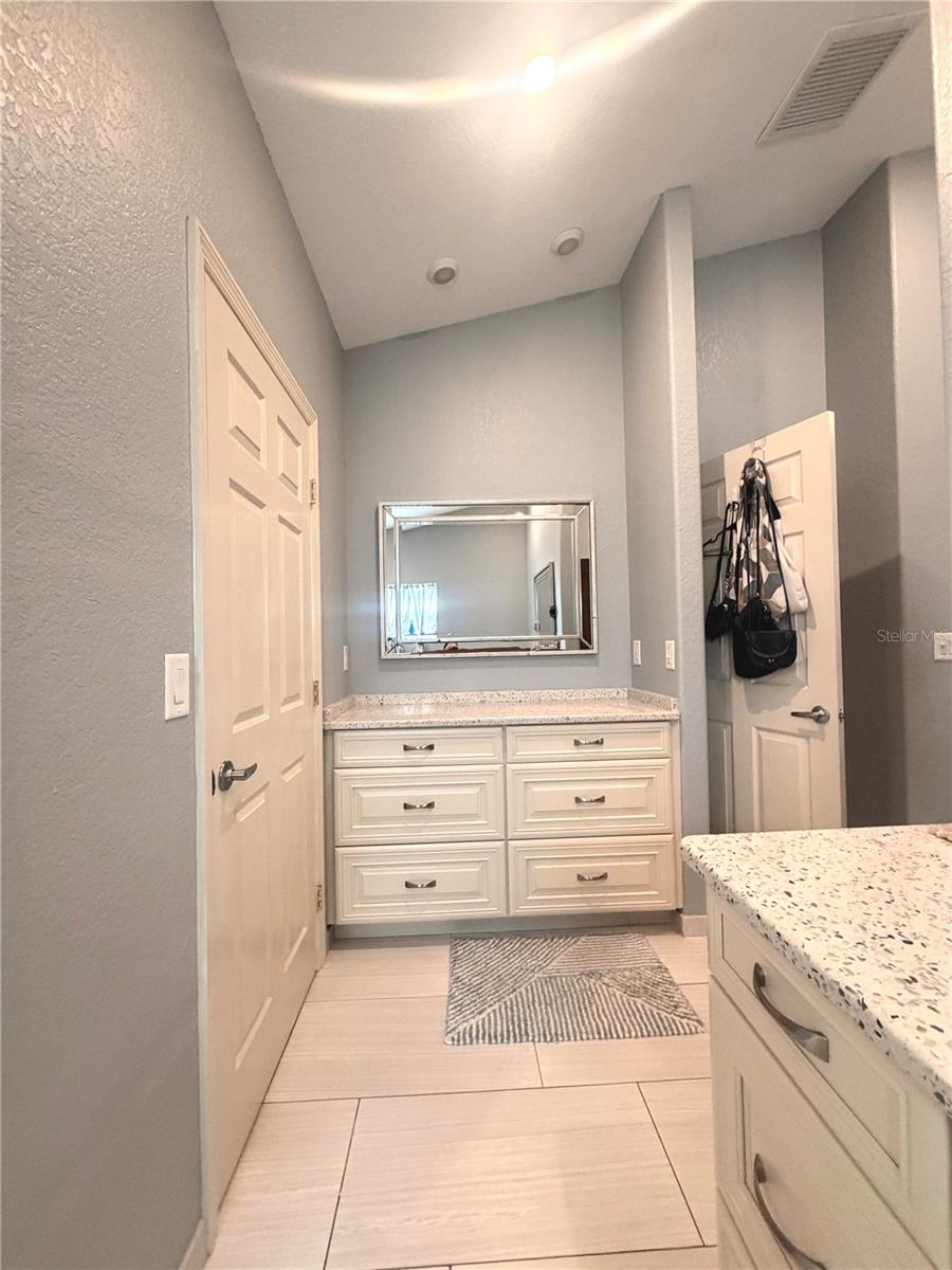 1521 FOXCROFT DR W — photo 14