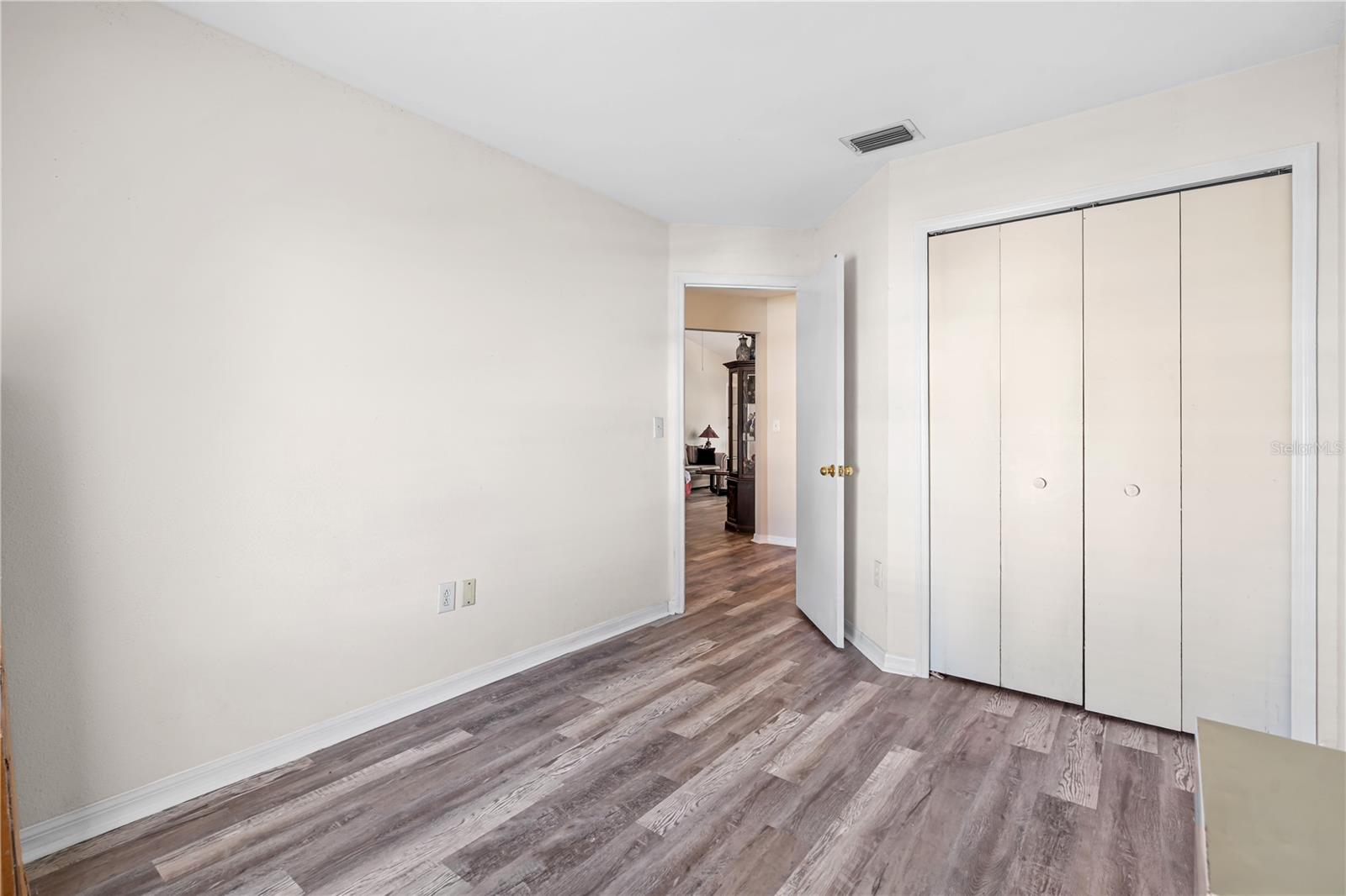 218 LOOKOUT DR — photo 14