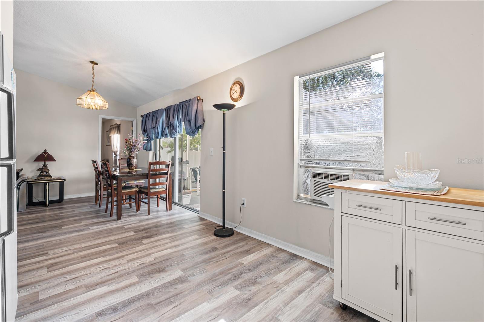 218 LOOKOUT DR — photo 17