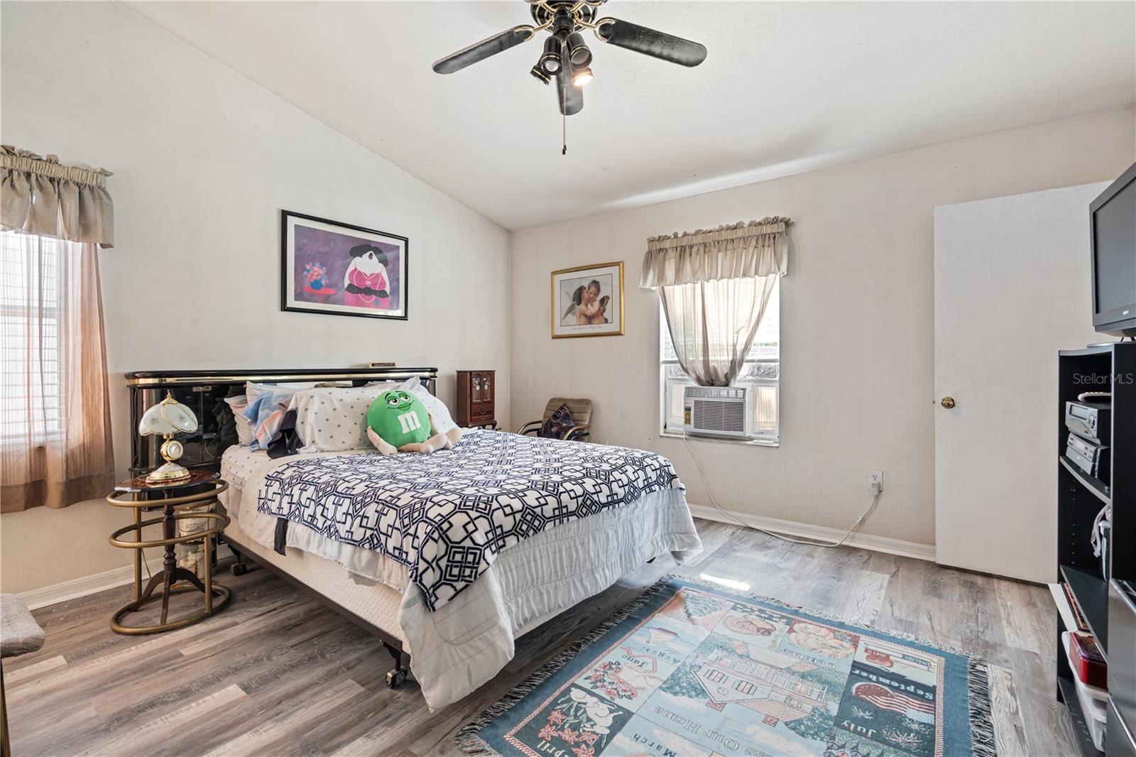218 LOOKOUT DR — photo 22